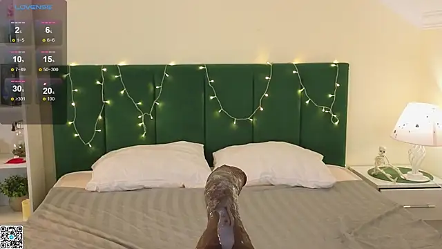 Bonnie_White Show in webcam