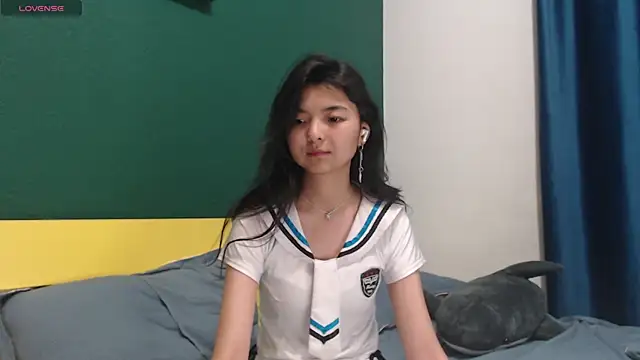 Shy_Kira élő XXX-chatje