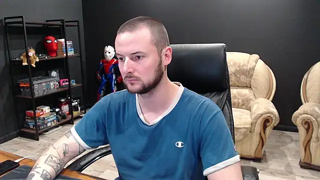 Show modela MihasikD na web-kameri