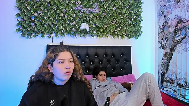 Chatroom XXX en direct de valeria_and_zoe