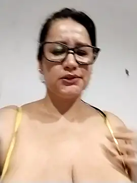 XXX chat uživo modela keilymadam