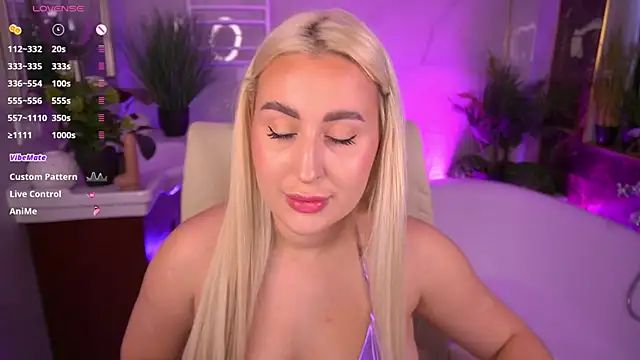 Show modela LiaBrazzerr na web-kameri