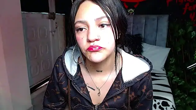 Chat +18 de Violettasquirt ao vivo