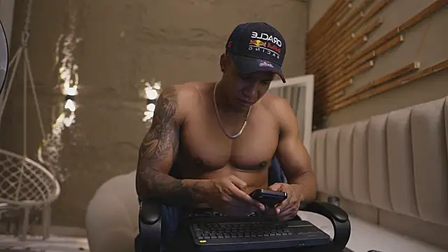 Logan_VarelaのライブXXXチャット