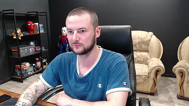 Show modela MihasikD na web-kameri