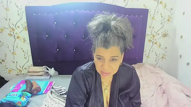 vikyadams: онлайн-секс-чат