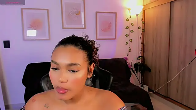 แชท XXX สดของ aleja_montiel__