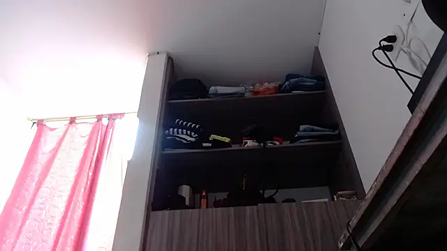 Chatroom XXX en direct de nicolle_milf1978