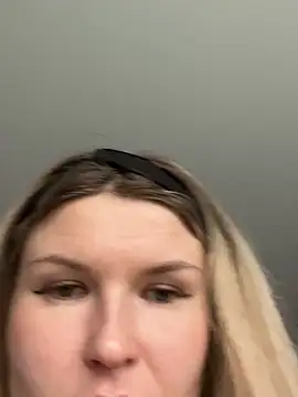 AngelMiaM: онлайн-секс-чат