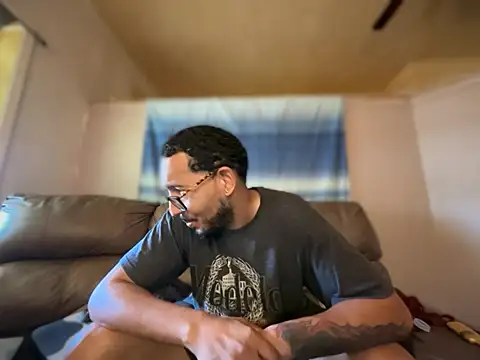 ThrowedWorldWide 现场XXX聊天