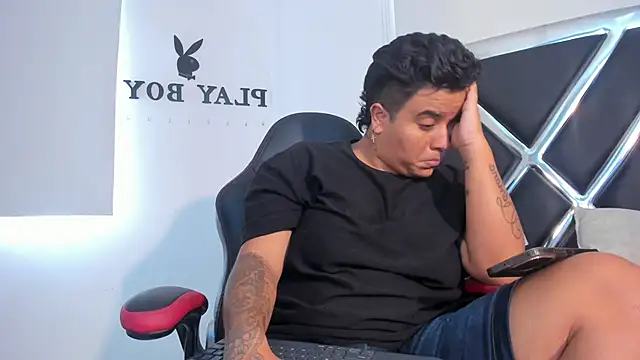 ZeusSmithh's Live XXX Chat