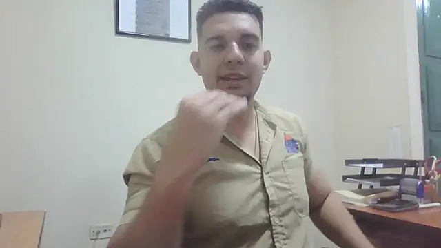 Officeb0y Pertunjukan Webcam