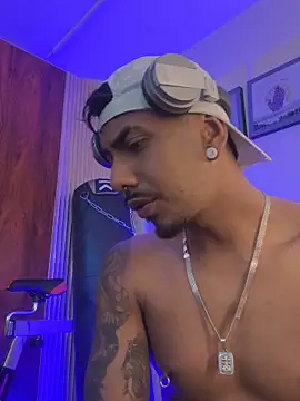 Latinmoster_boss' Webcam Show