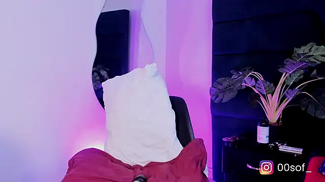 Foxy_katt Adlı Modelin Canlı XXX Sohbeti