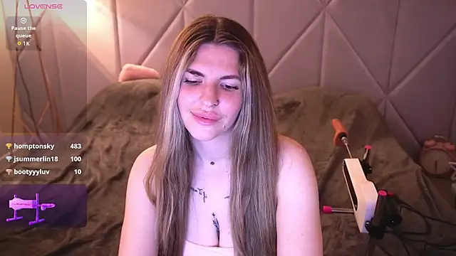 DanielaReign: онлайн-секс-чат