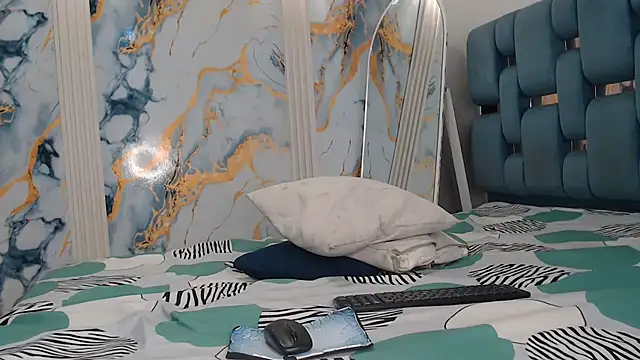 Pertunjukan Kamera Web KITTY_BOSH