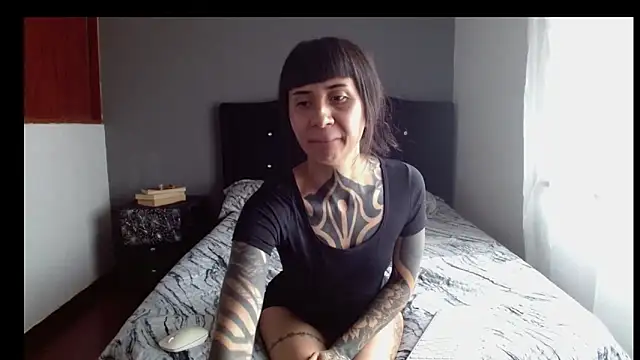 دردشة Emilia_1995 الجنسية المباشرة