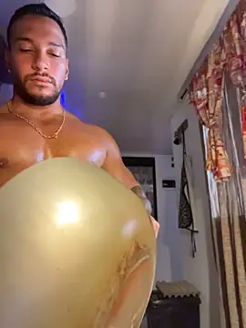 FreszX: διαδικτυακό σόου στην κάμερα