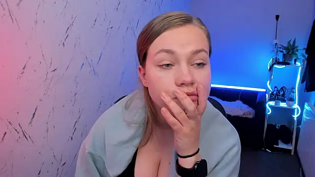 holly_xglam Adlı Modelin Canlı XXX Sohbeti