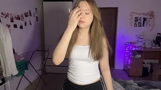 NyelleSpir Webcamshow