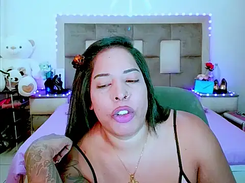 indiantopaz694u Adlı Modelin Canlı XXX Sohbeti