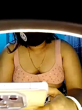 priya2098's Live XXX Chat