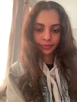 karlatiburcio: διαδικτυακό σόου στην κάμερα