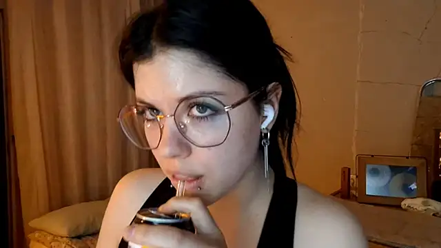 دردشة MiaTemptress الجنسية المباشرة