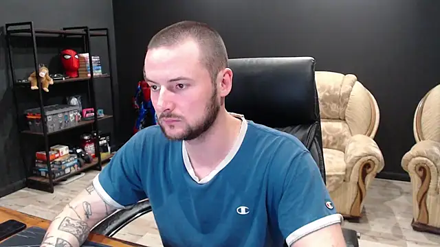 Show modela MihasikD na web-kameri