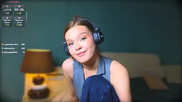 HornyAdelee Webcam Show