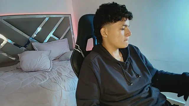 Luca_Voss élő XXX-chatje