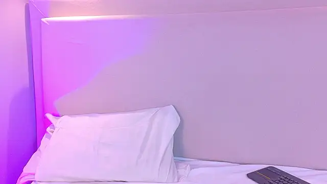 NaomiKlarcのライブXXXチャット