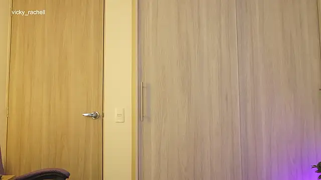 Chat +18 de vicky_rachell ao vivo