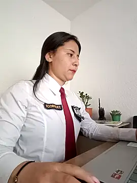 Show modela Queen_linda1 na web-kameri