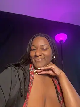 Pokazy przed kamerką – GirthGoddessCoco