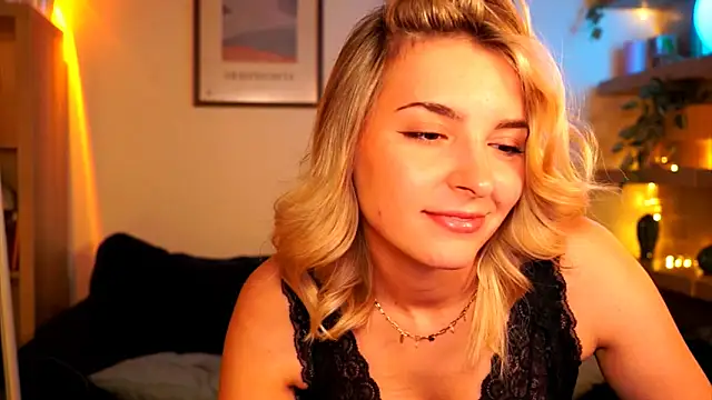 tiny_pixieee élő XXX-chatje