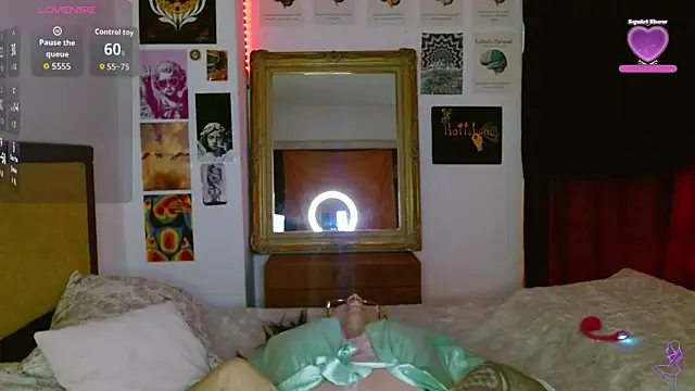 Nova-Satelan Live XXX chat