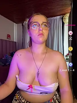 CoraVibes 现场XXX聊天