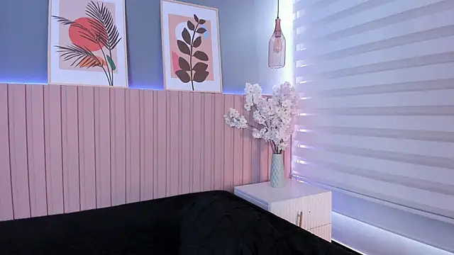 karo_linee1 Adlı Modelin Canlı XXX Sohbeti