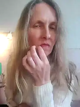 Evelina_cuteのライブXXXチャット