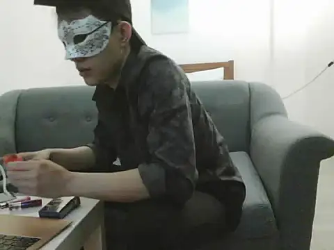 boyhigh1997: διαδικτυακό σόου στην κάμερα