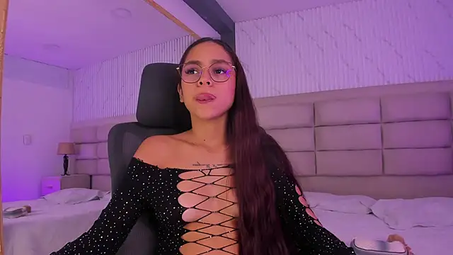 Chat +18 de CarolineFyre ao vivo