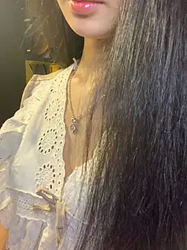 Nhinhi18 在線直播表演