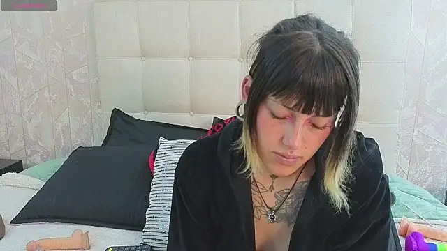 _sharlotte777 即時 XXX 聊天