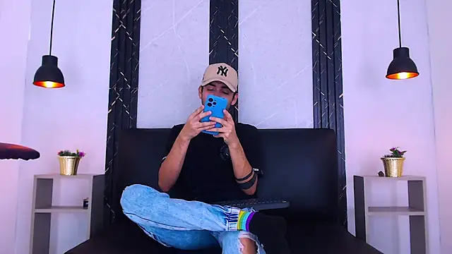 Show modela Feiccer_Castquer na web-kameri