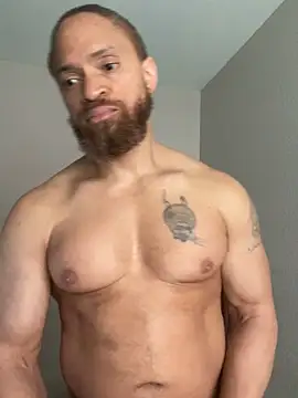 Fathero1time: διαδικτυακό σόου στην κάμερα