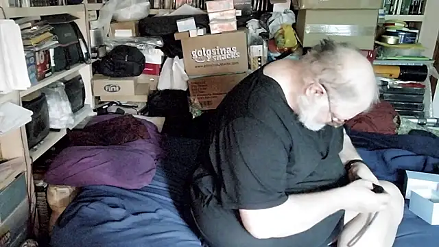 hadeszeuss2's Live XXX Chat