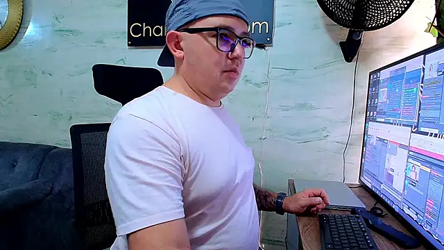 maximo_daddy: вебкам-шоу