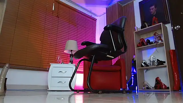 paola_xm Show in webcam