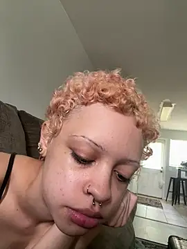 jojosbizarrelyf's Webcam Show